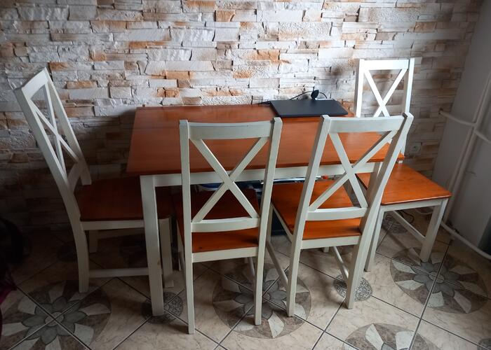 Grajewo ogłoszenia: Sprzedam stół i 4 krzesła.
Cena 650 zł